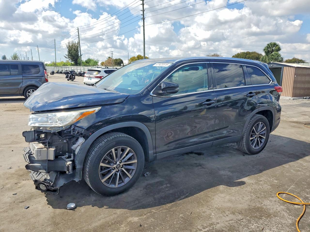 2019 TOYOTA HIGHLANDER XLE