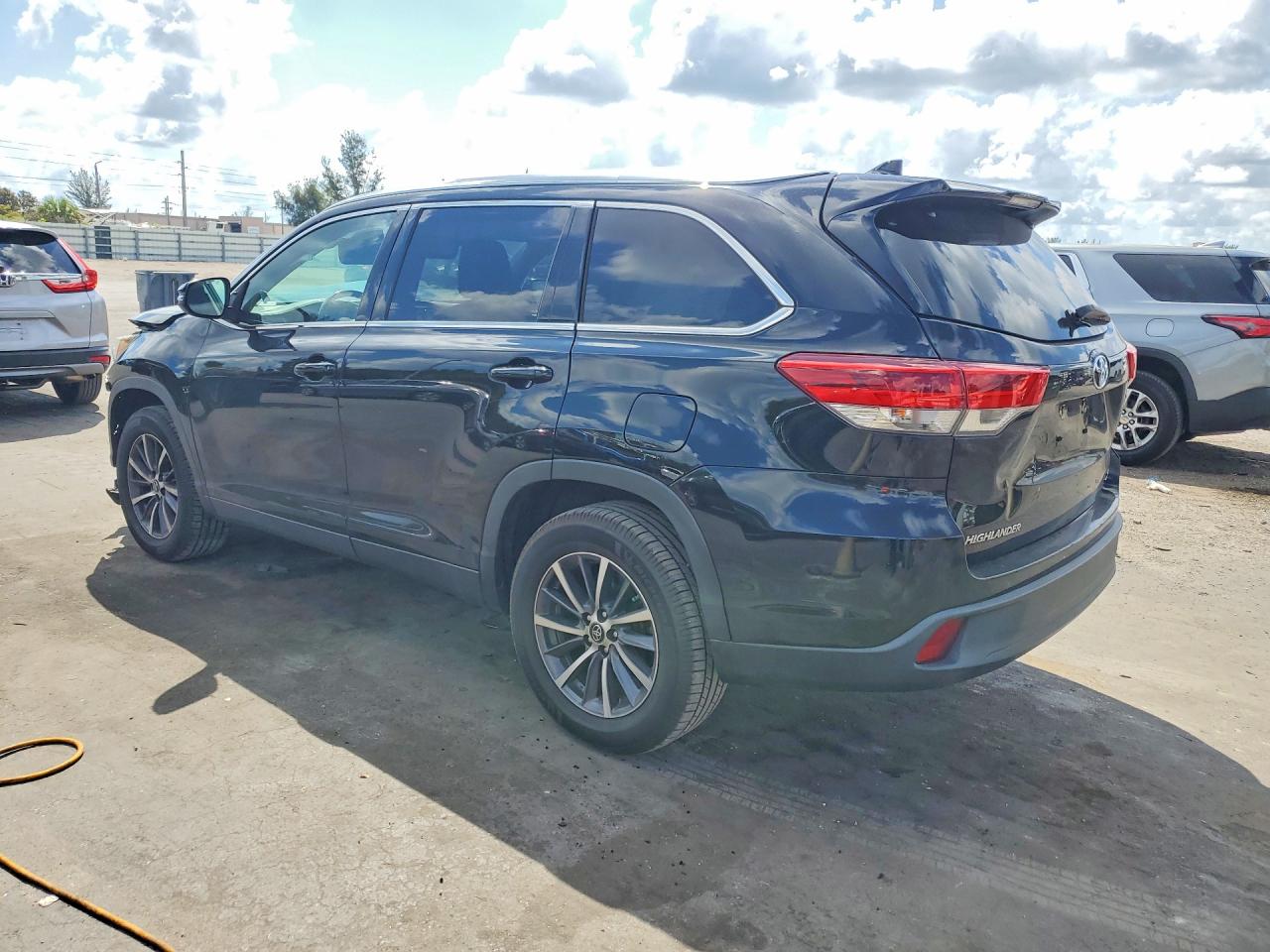 2019 TOYOTA HIGHLANDER XLE — снимка 2