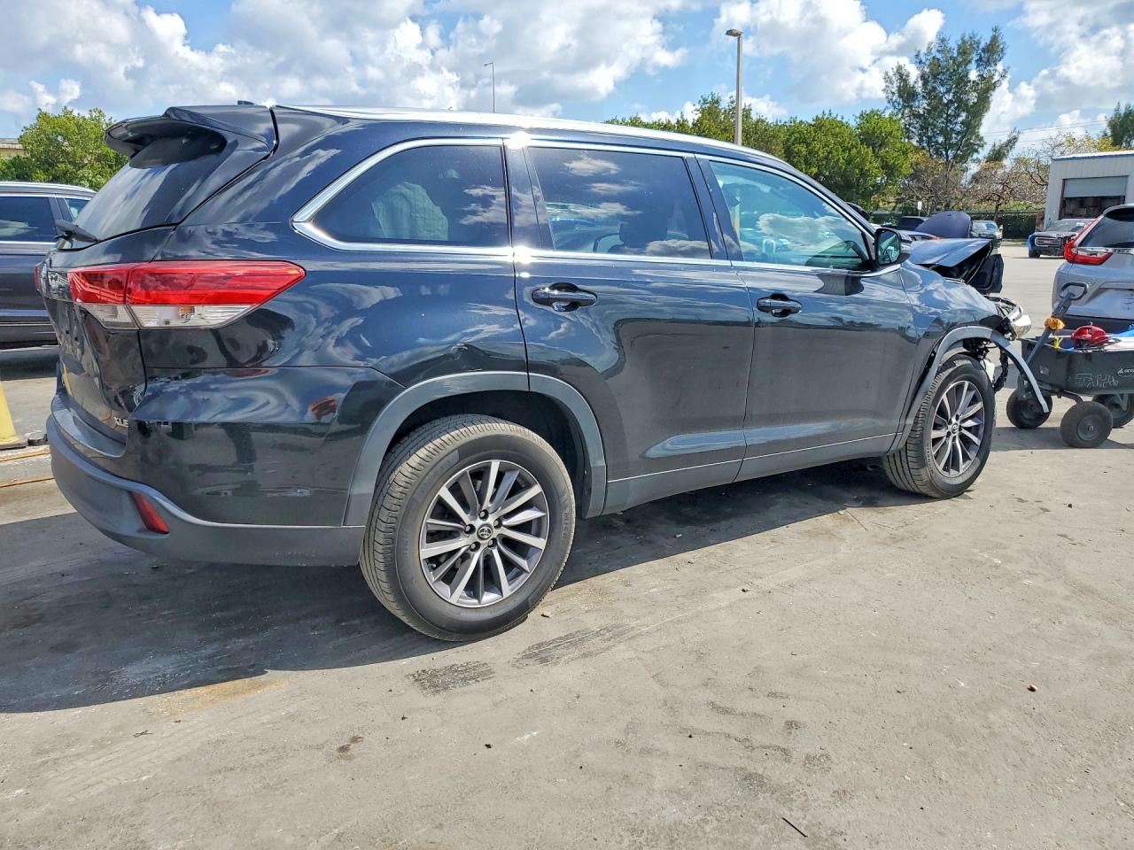 2019 TOYOTA HIGHLANDER XLE — снимка 3