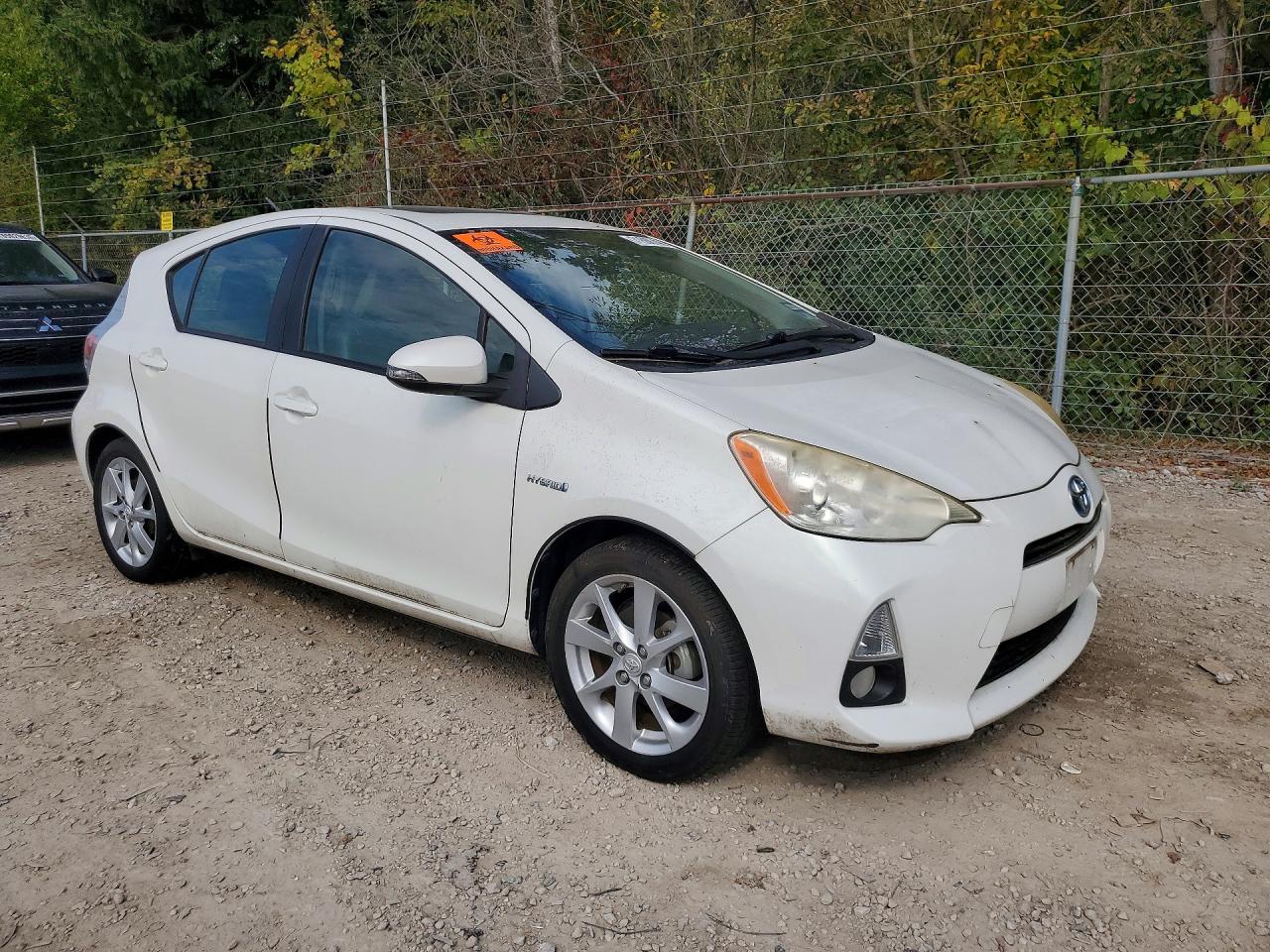 2013 TOYOTA PRIUS C — photo 4