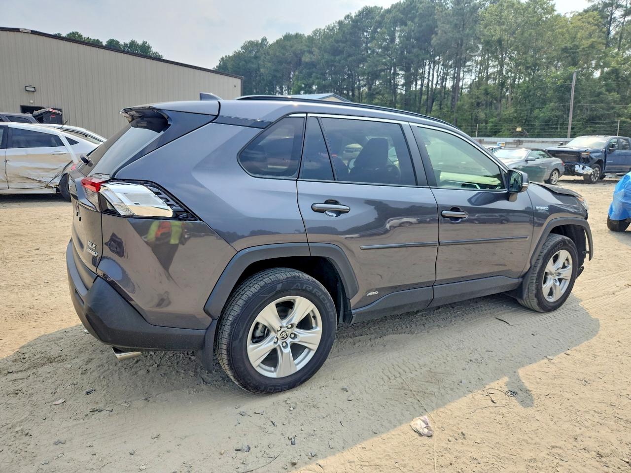 2021 TOYOTA RAV4 XLE — снимка 3