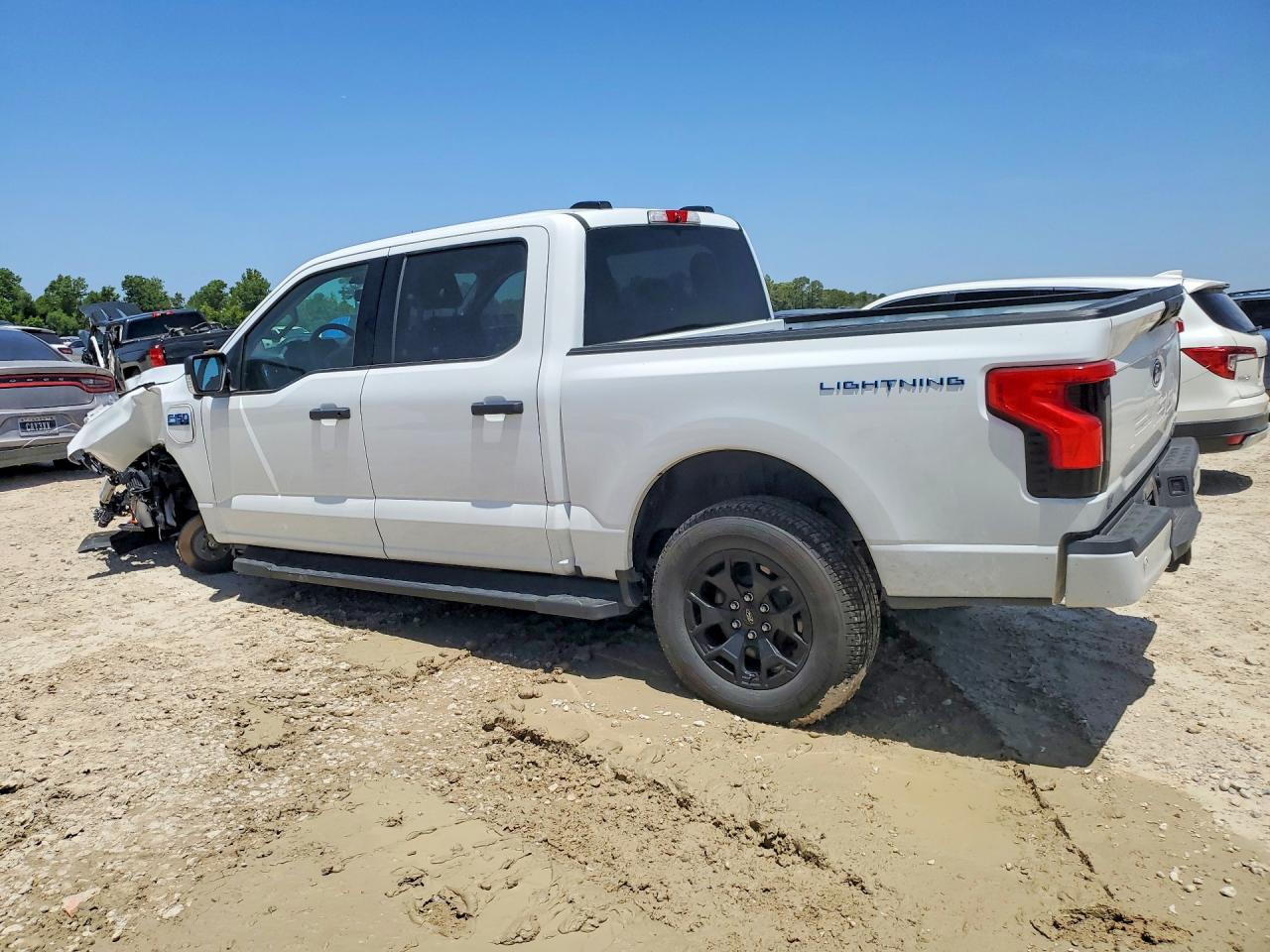 2025 FORD F150 LIGHTNING XLT — снимка 2