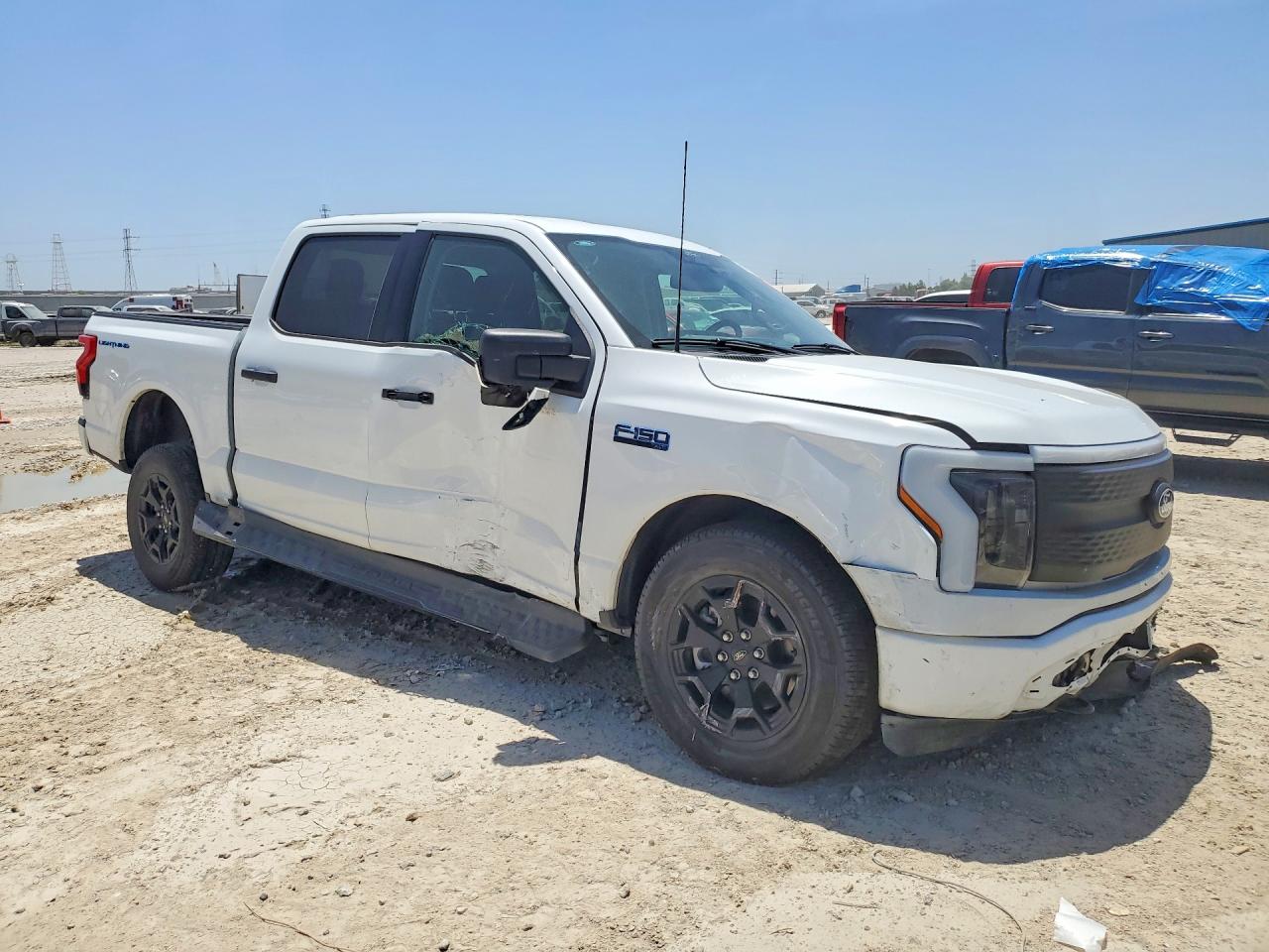 2025 FORD F150 LIGHTNING XLT — снимка 4