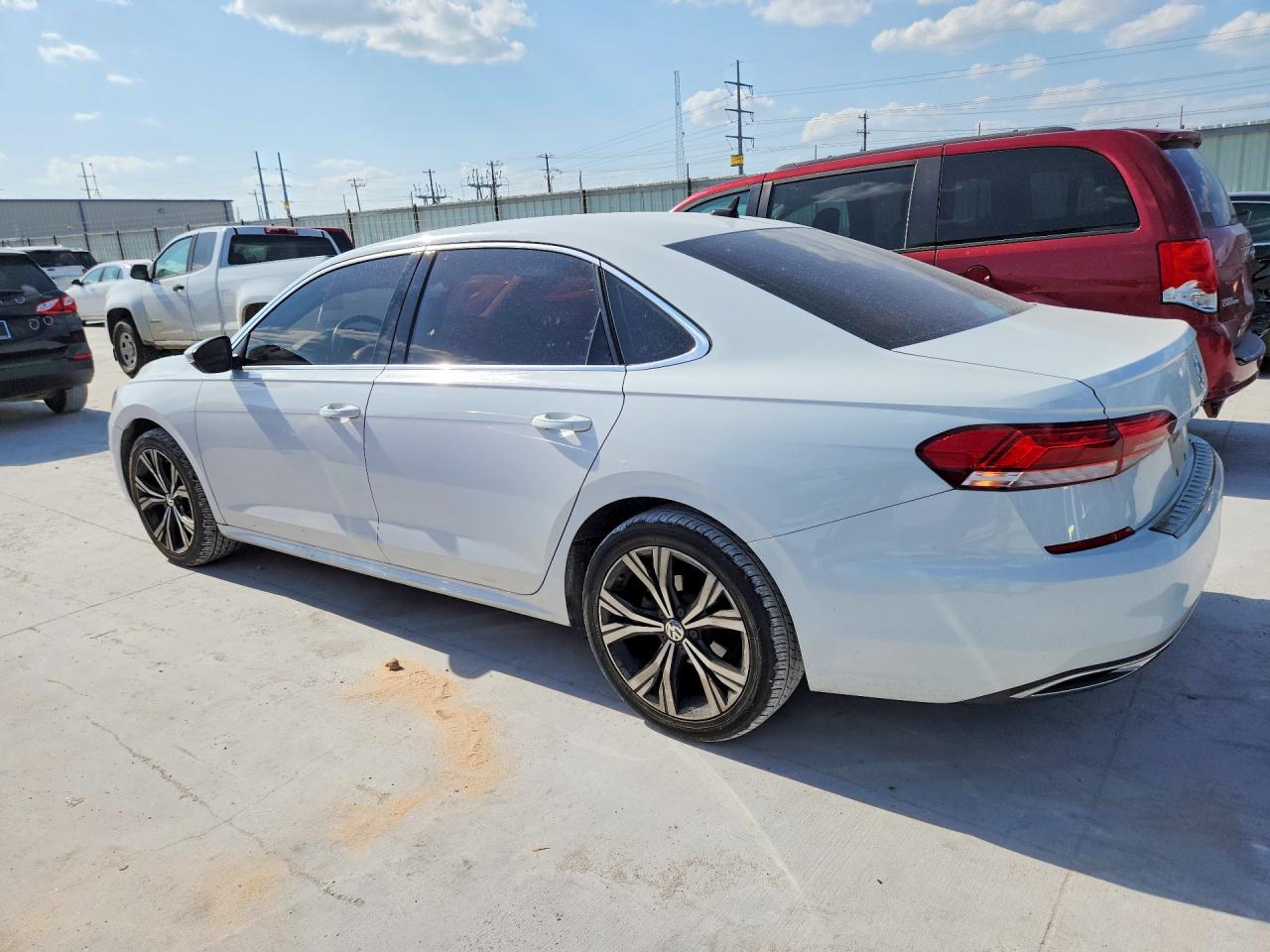2021 VOLKSWAGEN PASSAT SE — снимка 2