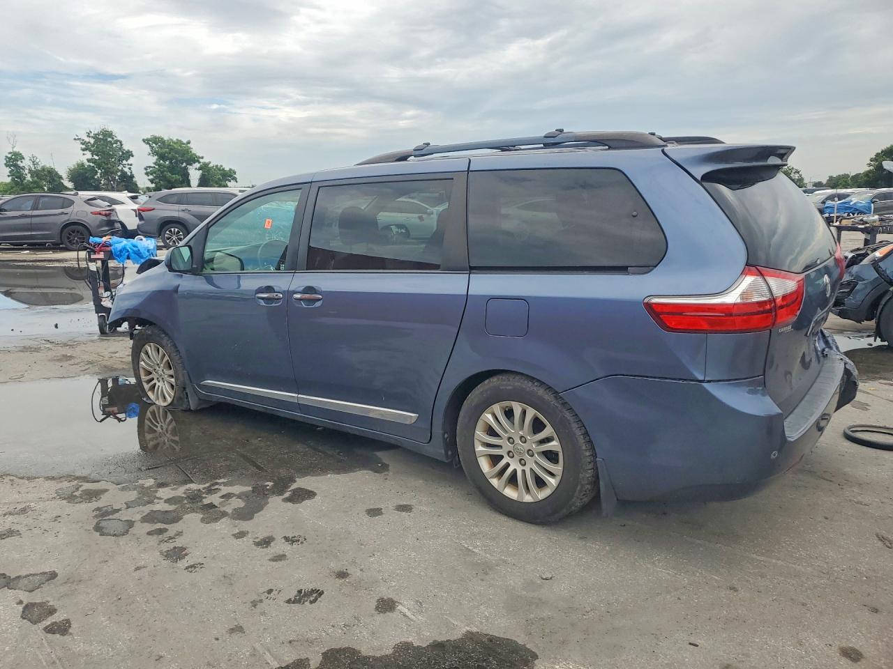 2015 TOYOTA SIENNA XLE 8-PASSENGER — снимка 2