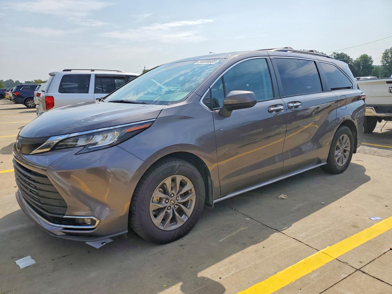 2023 TOYOTA SIENNA XLE