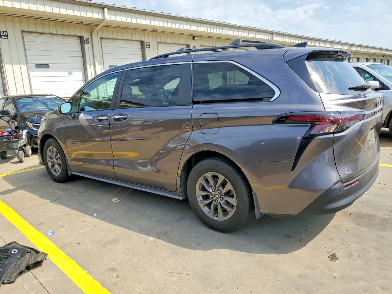 2023 TOYOTA SIENNA XLE — снимка 2
