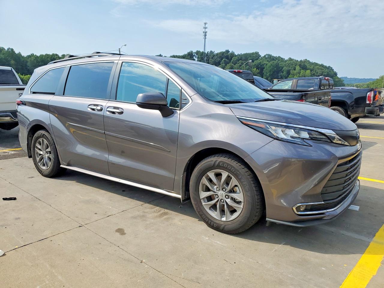 2023 TOYOTA SIENNA XLE — снимка 4