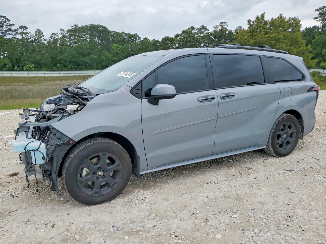 2026 TOYOTA SIENNA WOODLAND EDITION