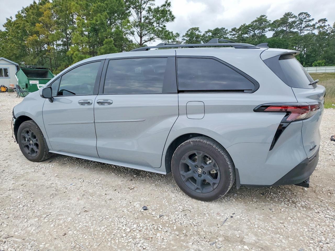 2026 TOYOTA SIENNA WOODLAND EDITION — снимка 2