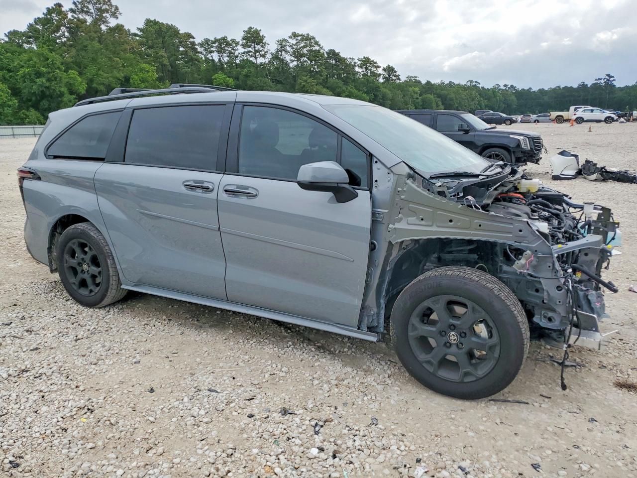 2026 TOYOTA SIENNA WOODLAND EDITION — снимка 4