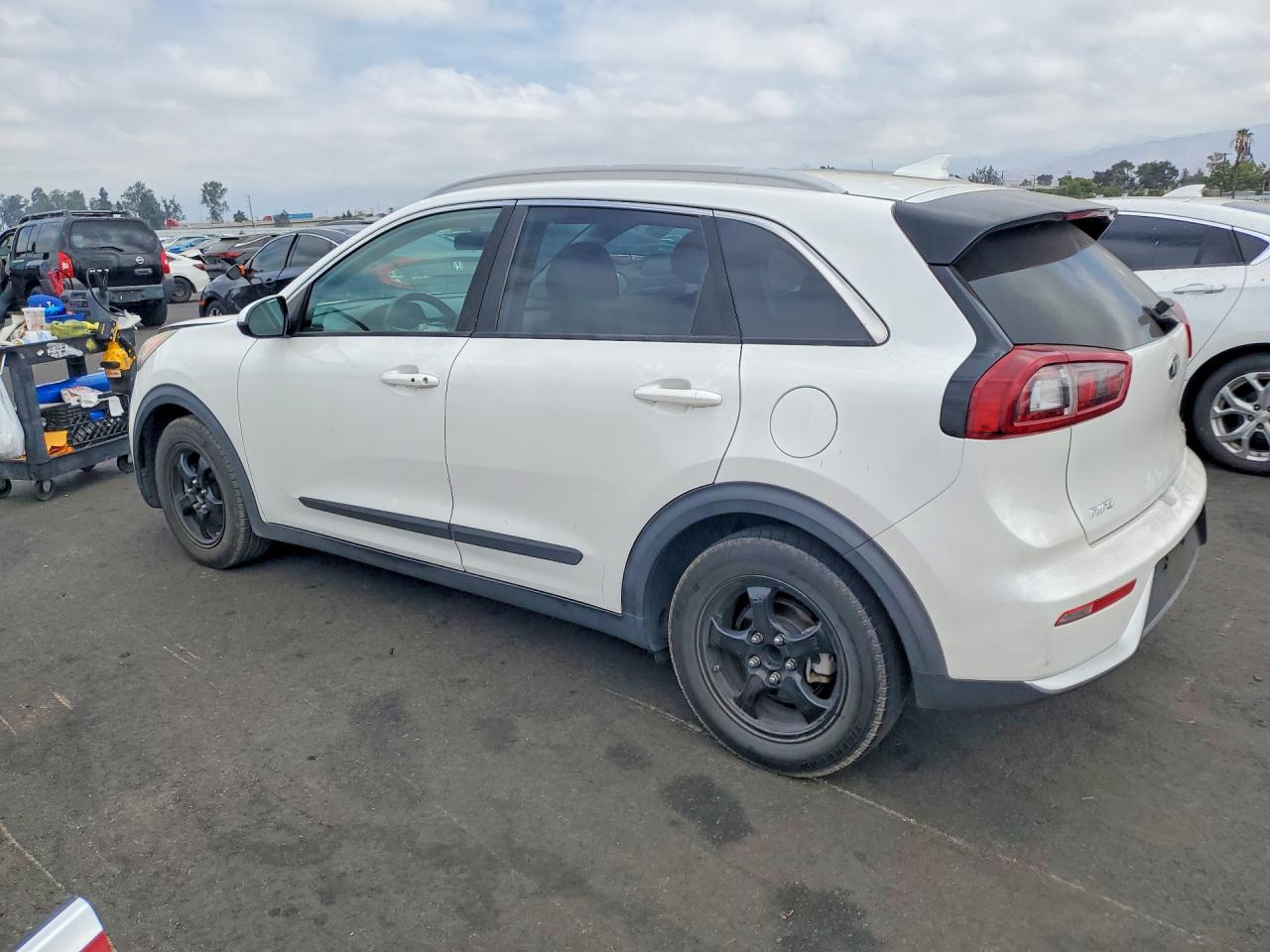 2018 KIA NIRO LX — снимка 2