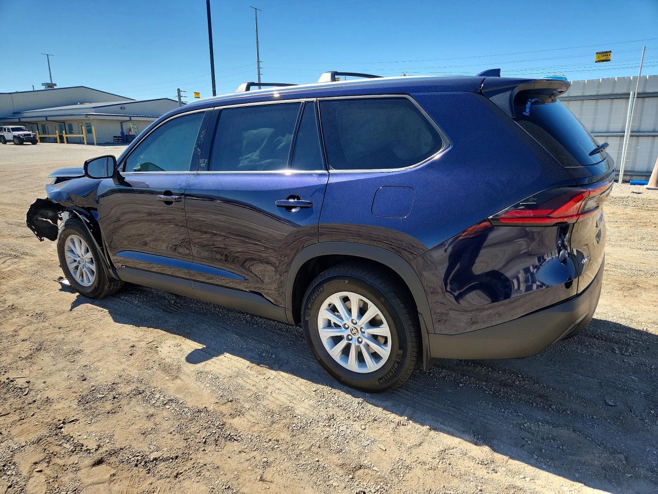 2026 TOYOTA GRAND HIGHLANDER XLE — photo 2