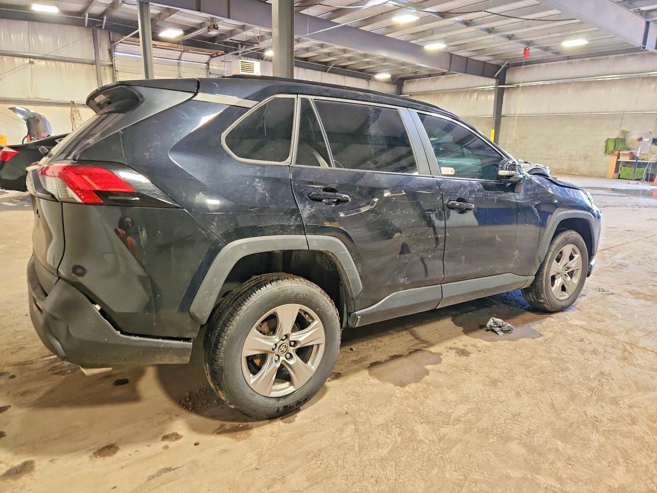 2023 TOYOTA RAV4 XLE — снимка 3