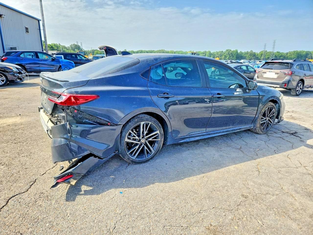 2025 TOYOTA CAMRY XSE — снимка 4
