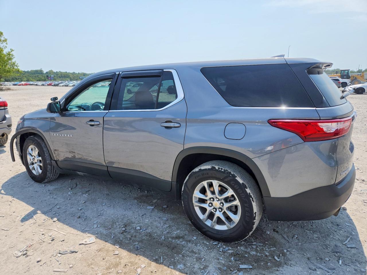2021 CHEVROLET TRAVERSE LS — снимка 2