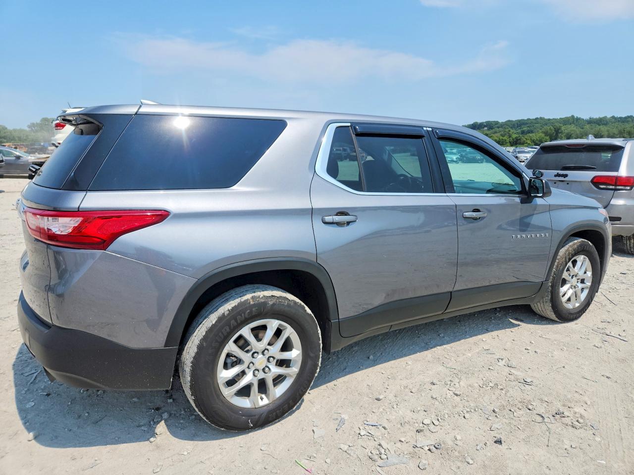 2021 CHEVROLET TRAVERSE LS — снимка 3