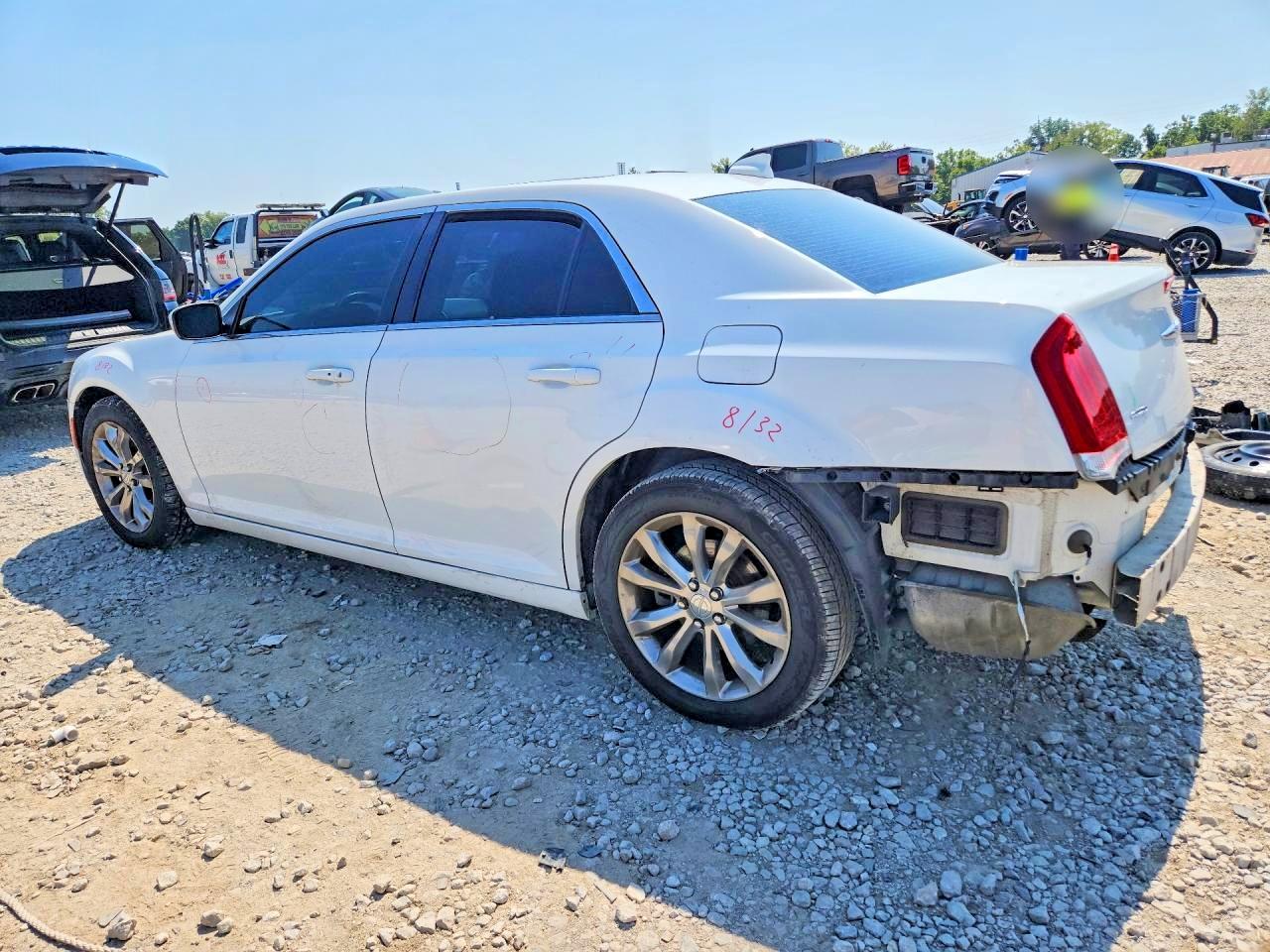 2017 CHRYSLER 300 LIMITED — снимка 2
