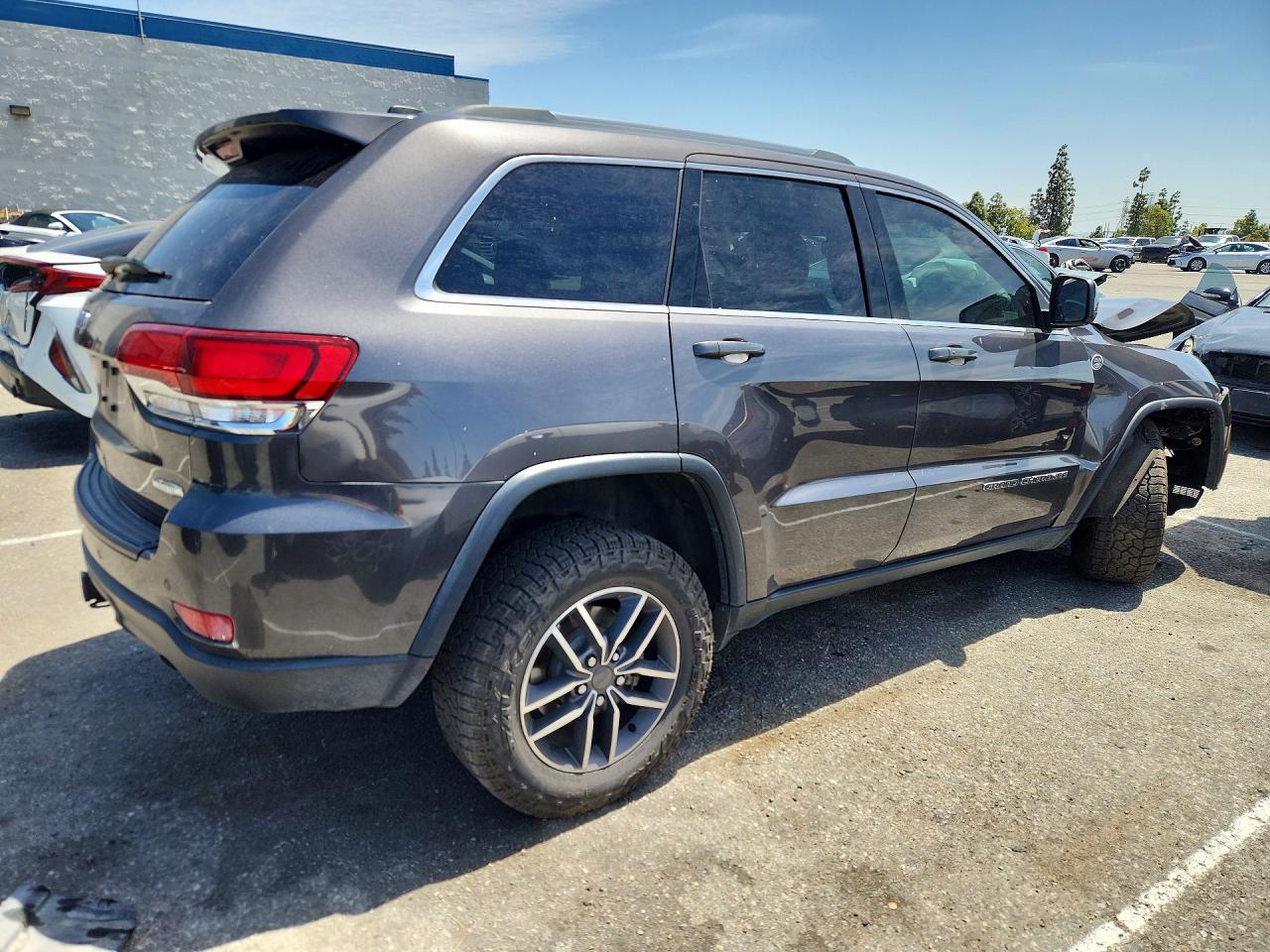 2020 JEEP GRAND CHEROKEE LAREDO — снимка 3