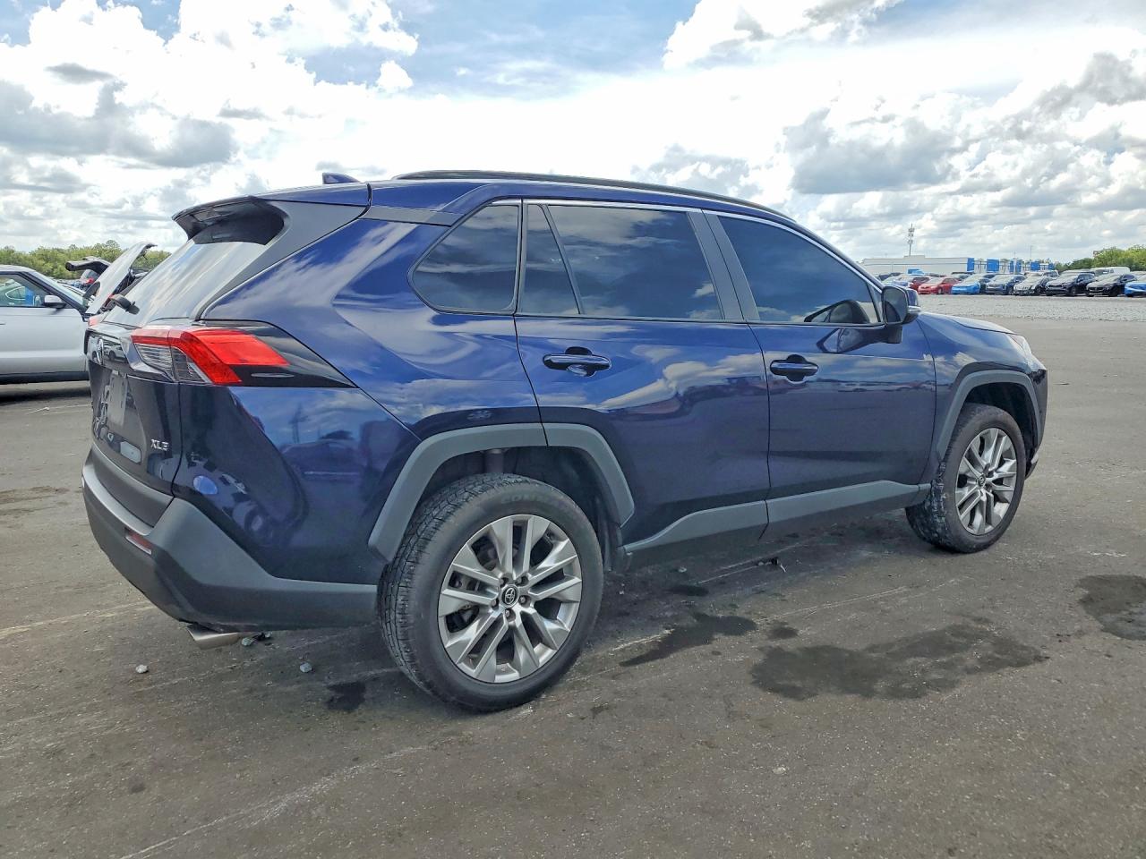 2021 TOYOTA RAV4 XLE PREMIUM — снимка 3