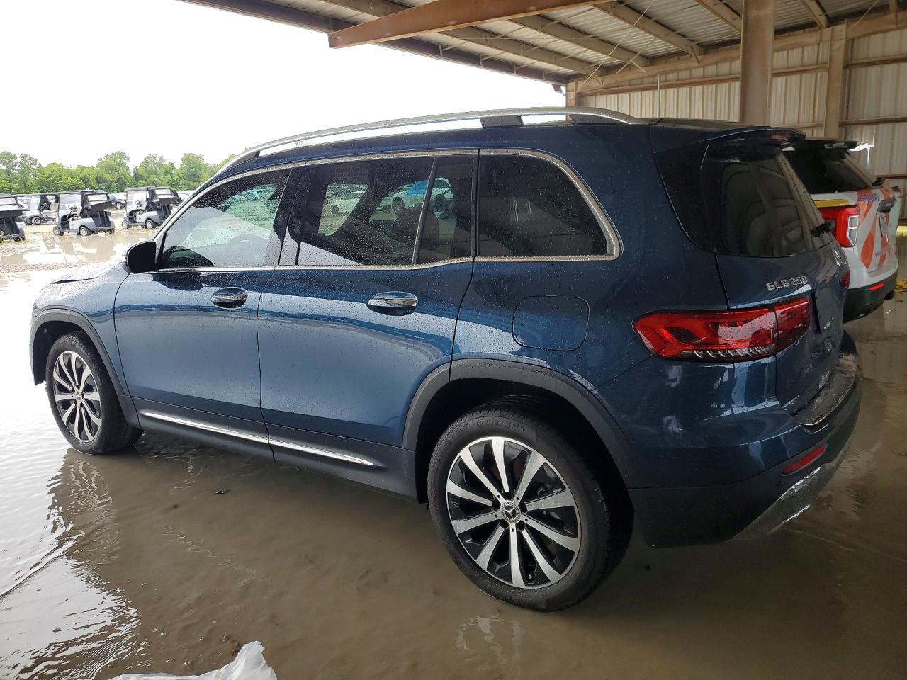 2023 MERCEDES-BENZ GLB 250 4MATIC — снимка 2