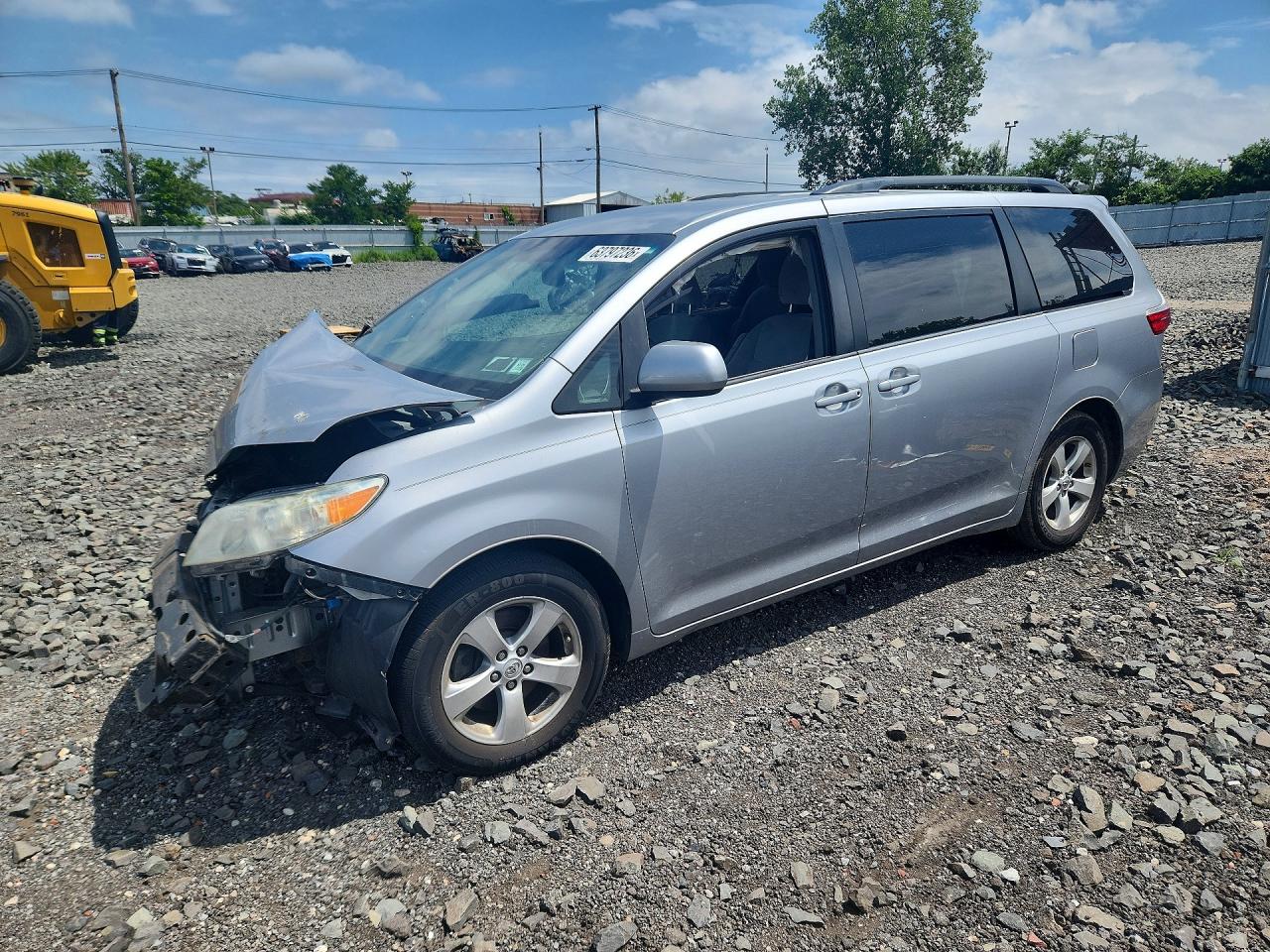 2015 TOYOTA SIENNA LE
