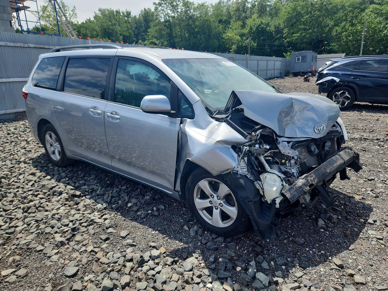 2015 TOYOTA SIENNA LE — снимка 4