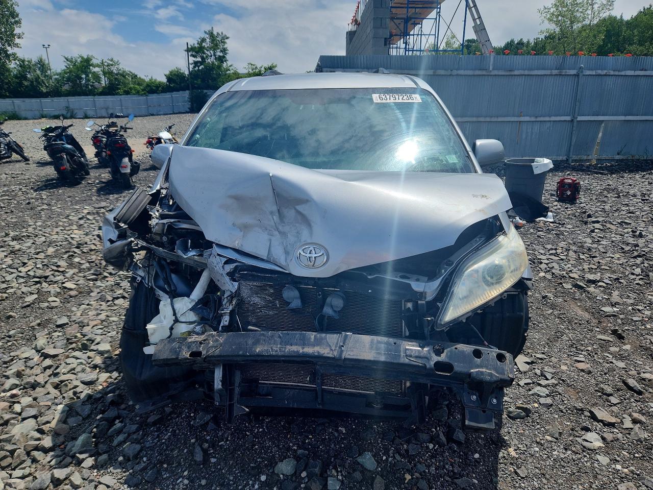 2015 TOYOTA SIENNA LE — снимка 5