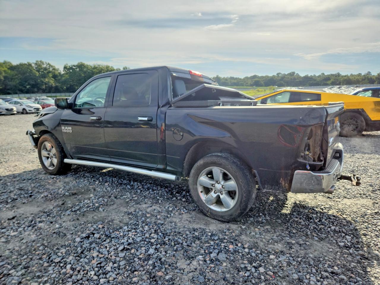2017 RAM 1500 SLT — снимка 2