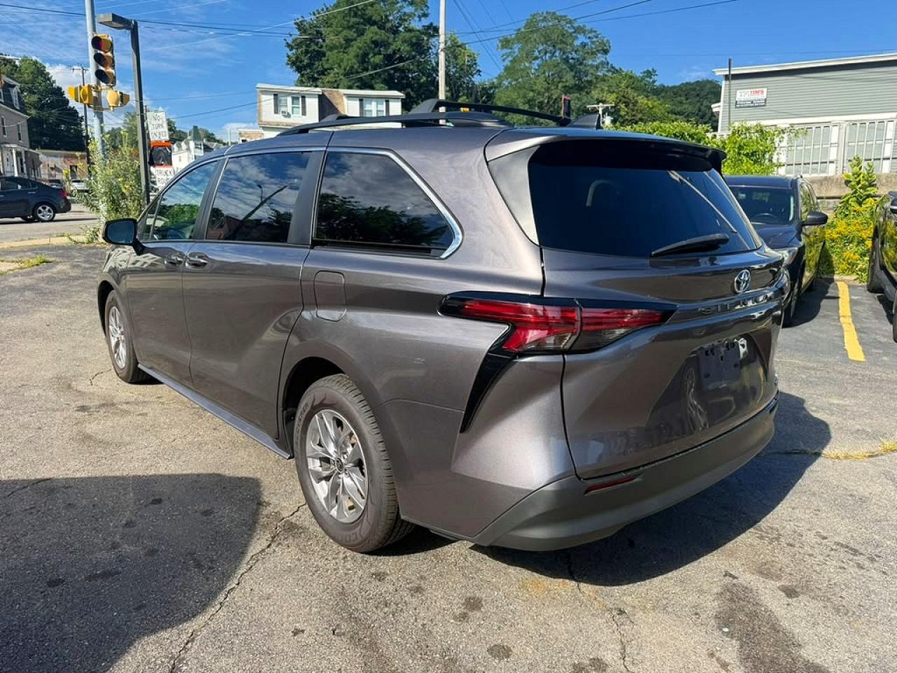 2022 TOYOTA SIENNA LE — снимка 2