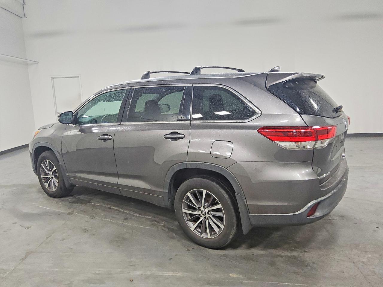 2018 TOYOTA HIGHLANDER XLE — снимка 2