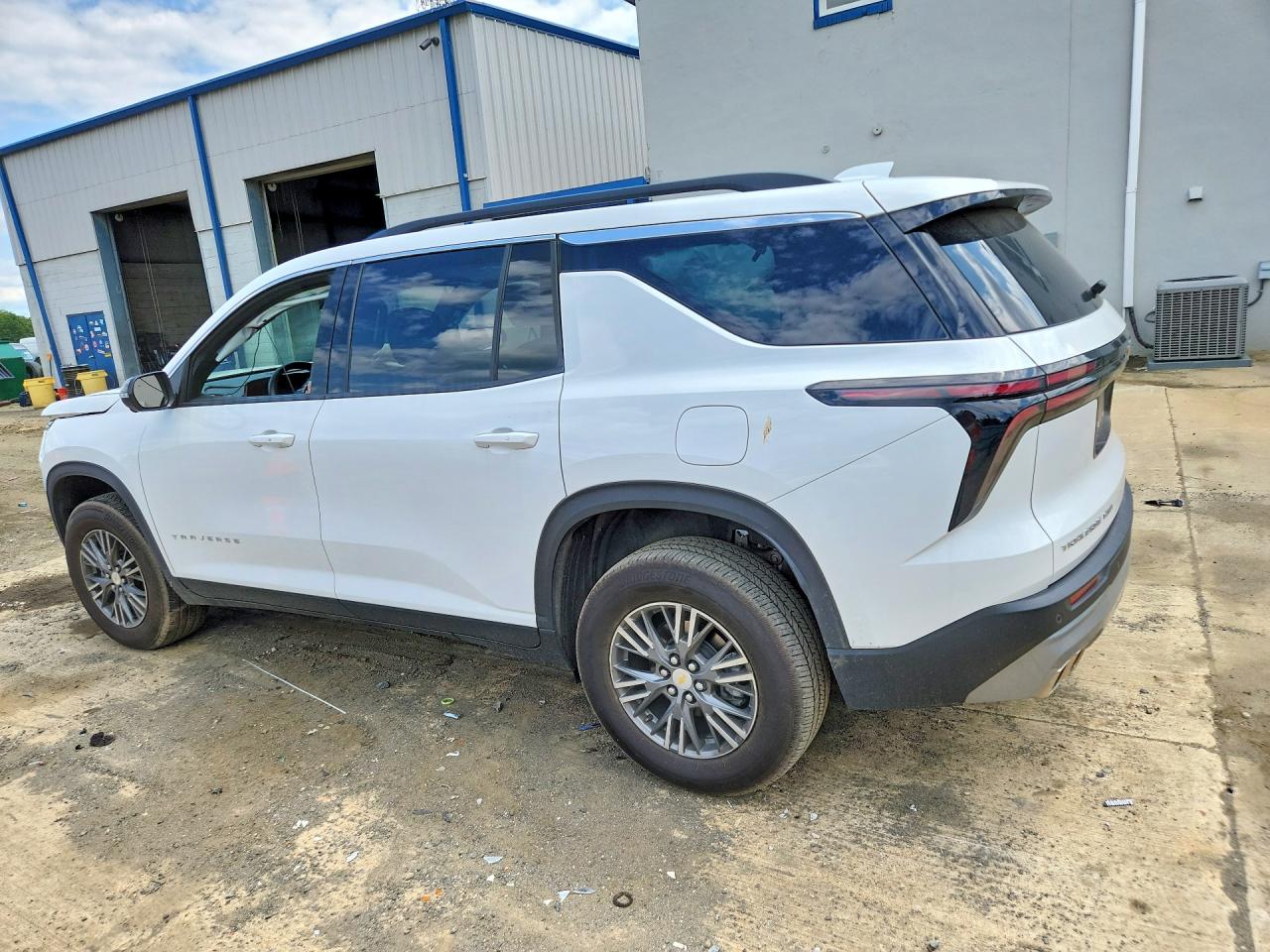 2025 CHEVROLET TRAVERSE LT — снимка 2