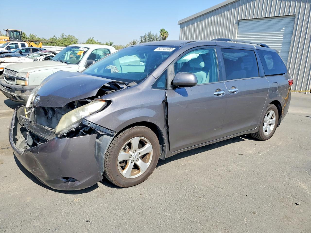 2016 TOYOTA SIENNA LE