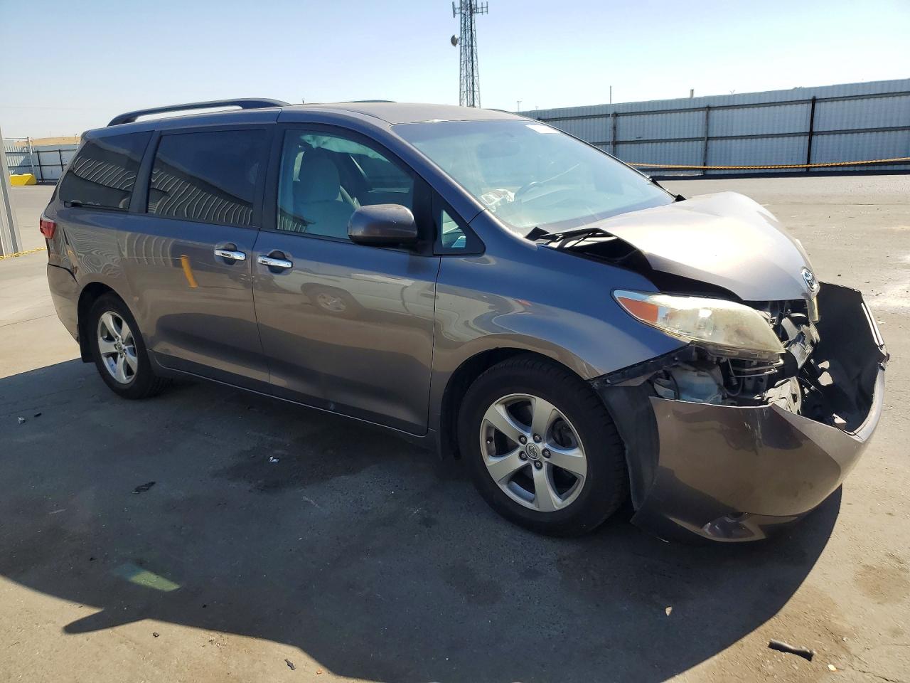 2016 TOYOTA SIENNA LE — снимка 4