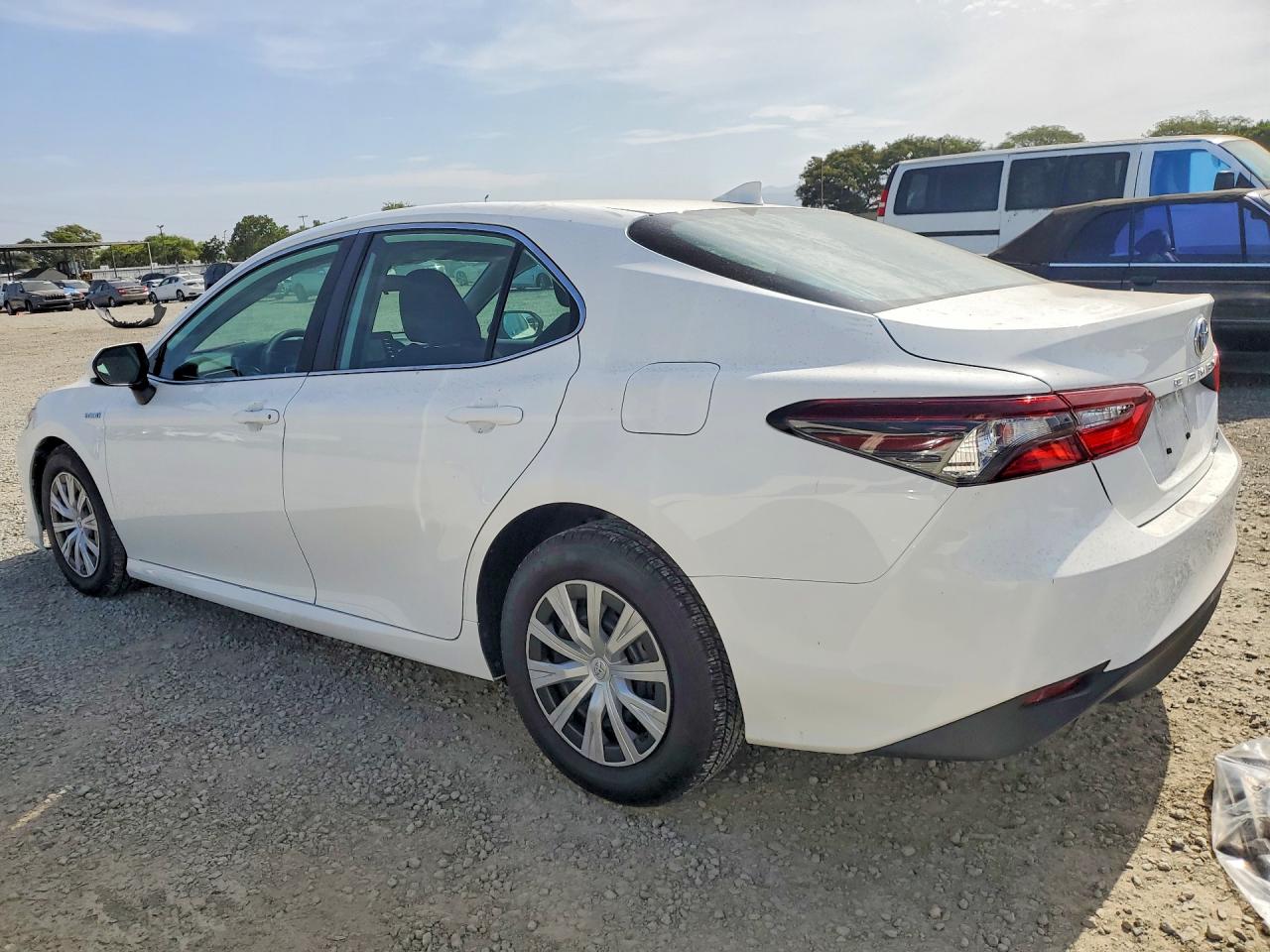 2021 TOYOTA CAMRY LE — снимка 2