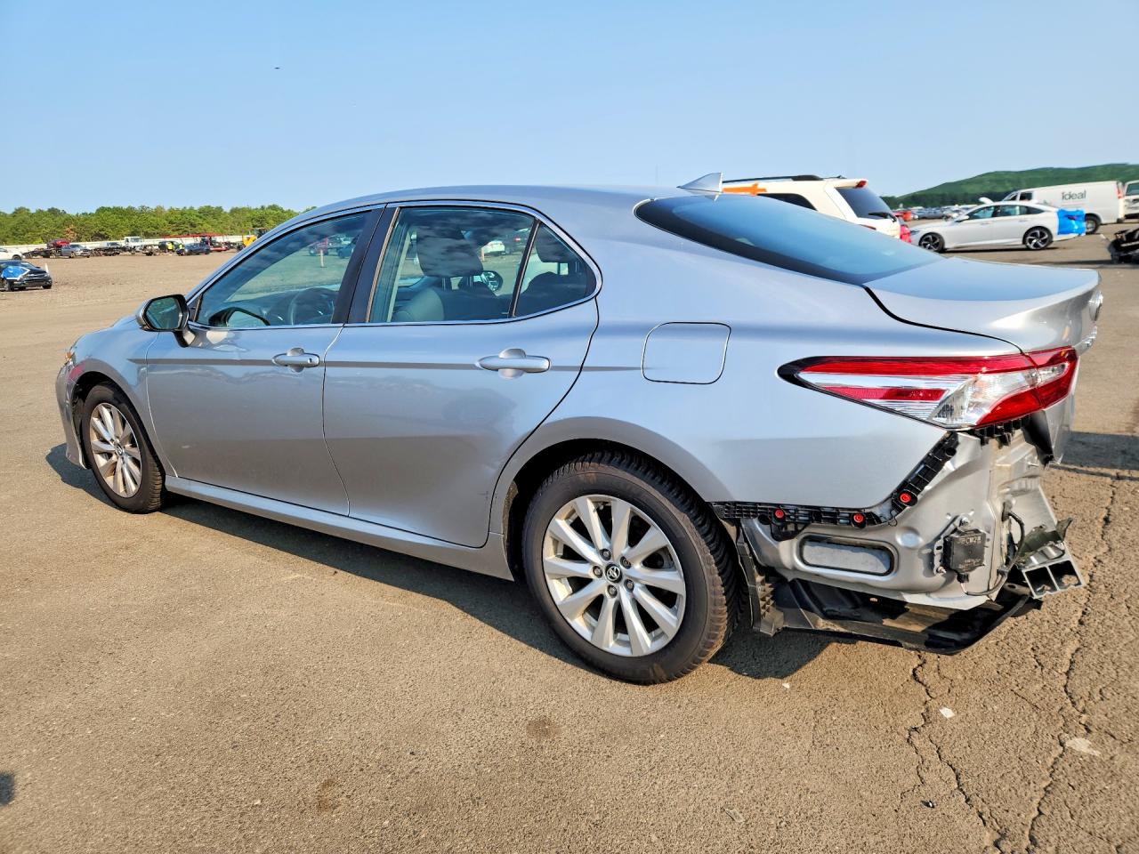2020 TOYOTA CAMRY LE — снимка 2