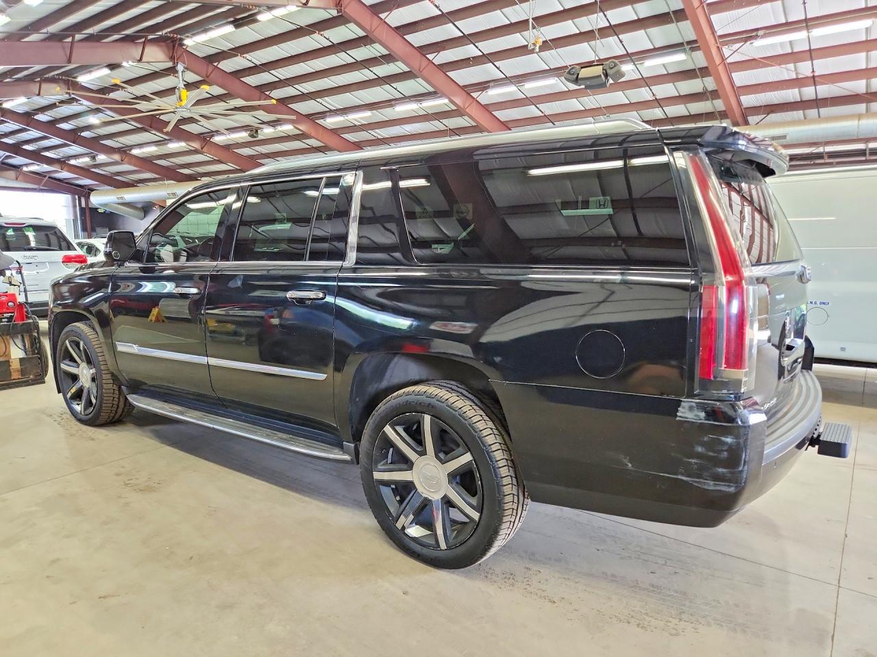 2015 CADILLAC ESCALADE ESV LUXURY — снимка 2