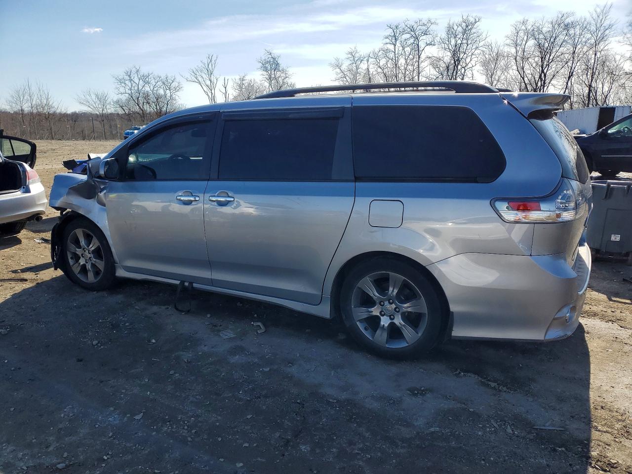 2015 TOYOTA SIENNA SE 8-PASSENGER — снимка 2