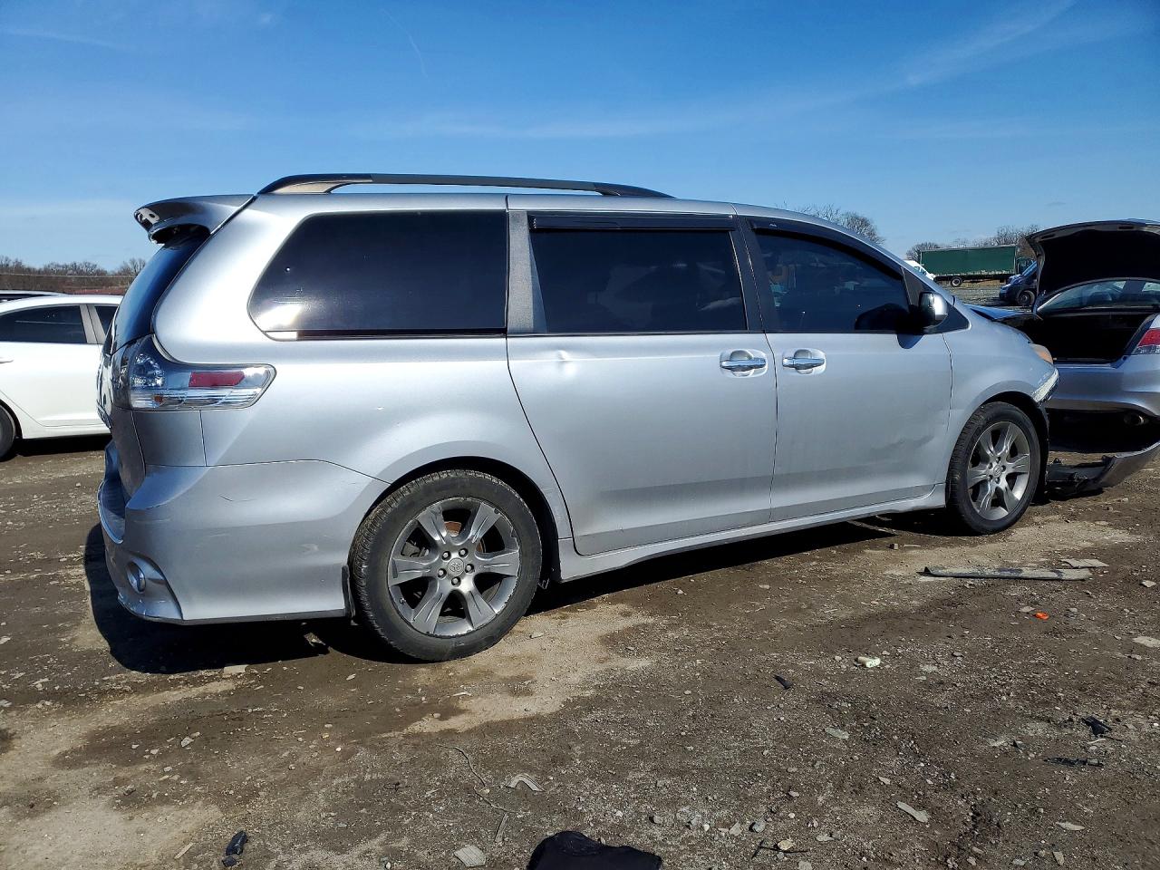 2015 TOYOTA SIENNA SE 8-PASSENGER — снимка 3
