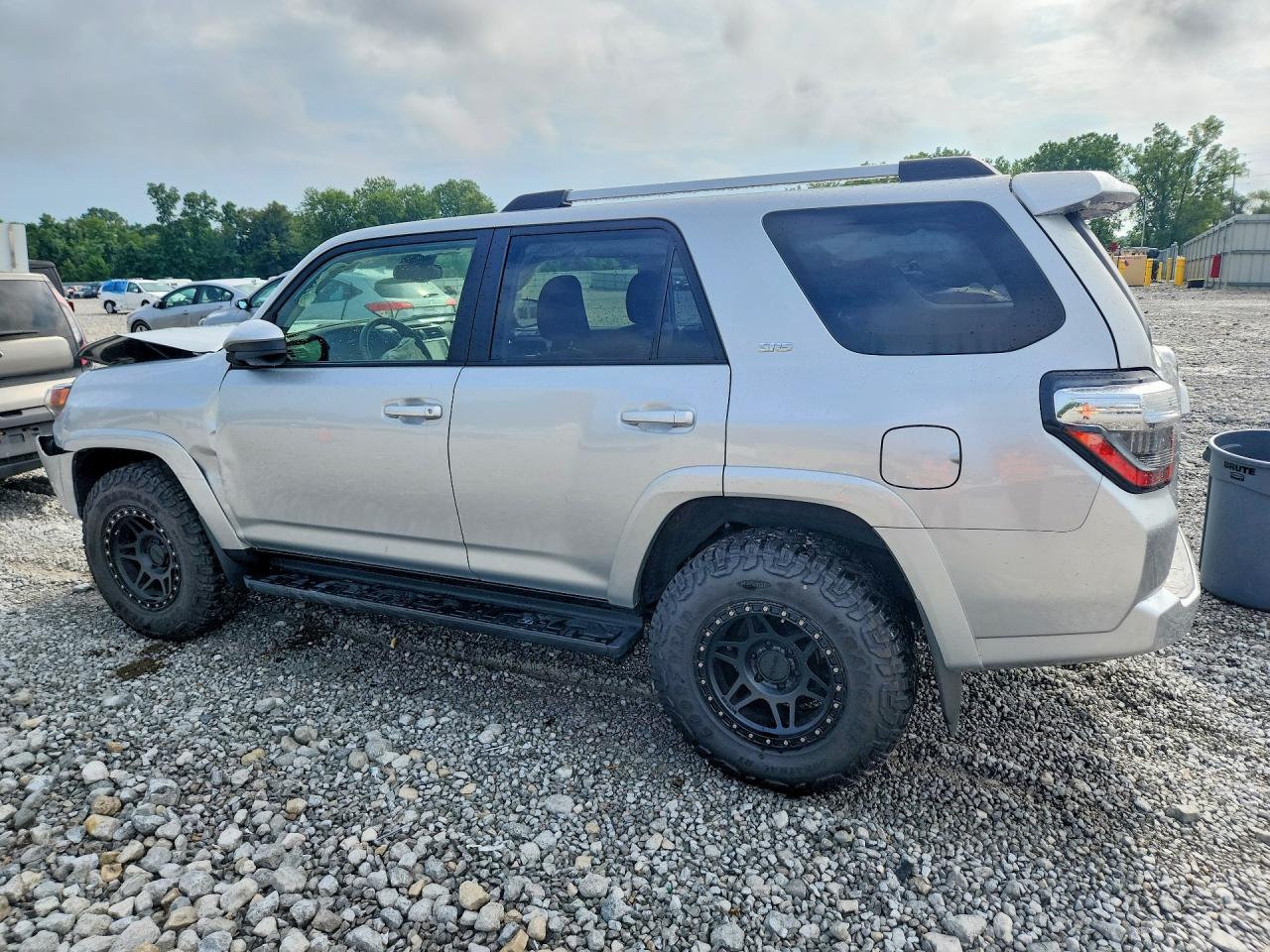2024 TOYOTA 4RUNNER SR5 — снимка 2