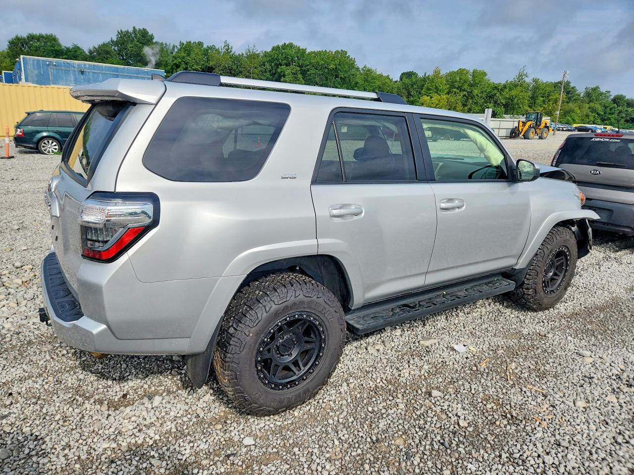 2024 TOYOTA 4RUNNER SR5 — снимка 3
