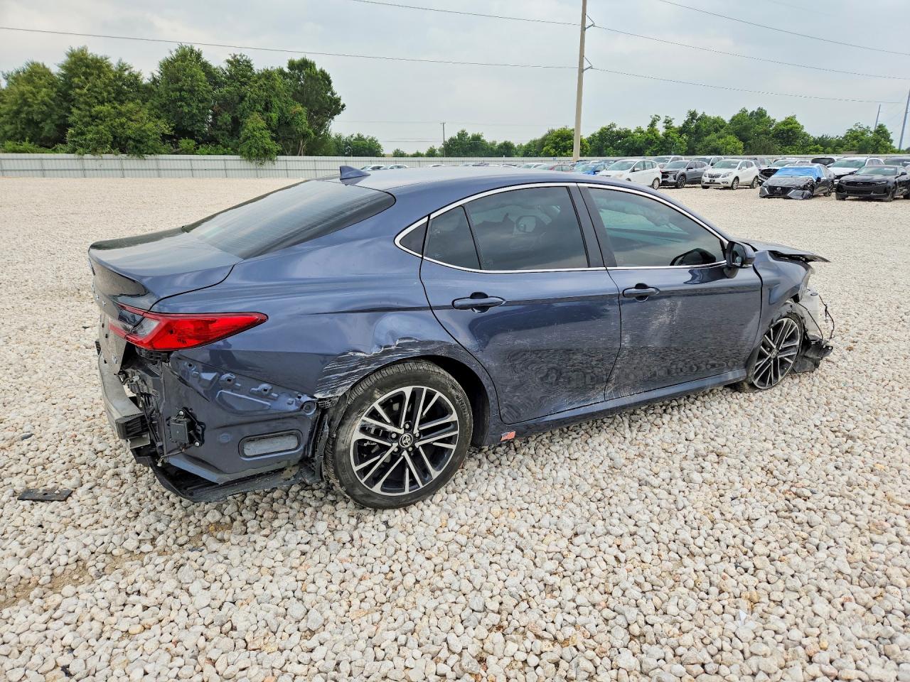 2026 TOYOTA CAMRY XLE — снимка 3