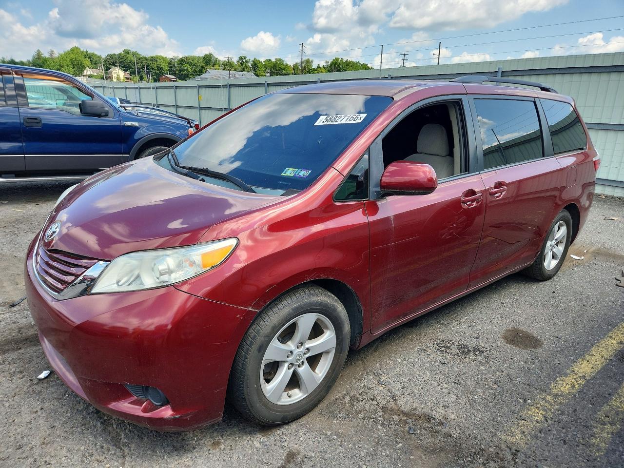 2015 TOYOTA SIENNA LE