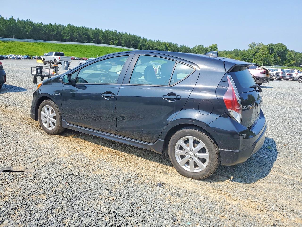 2017 TOYOTA PRIUS C TWO — снимка 2