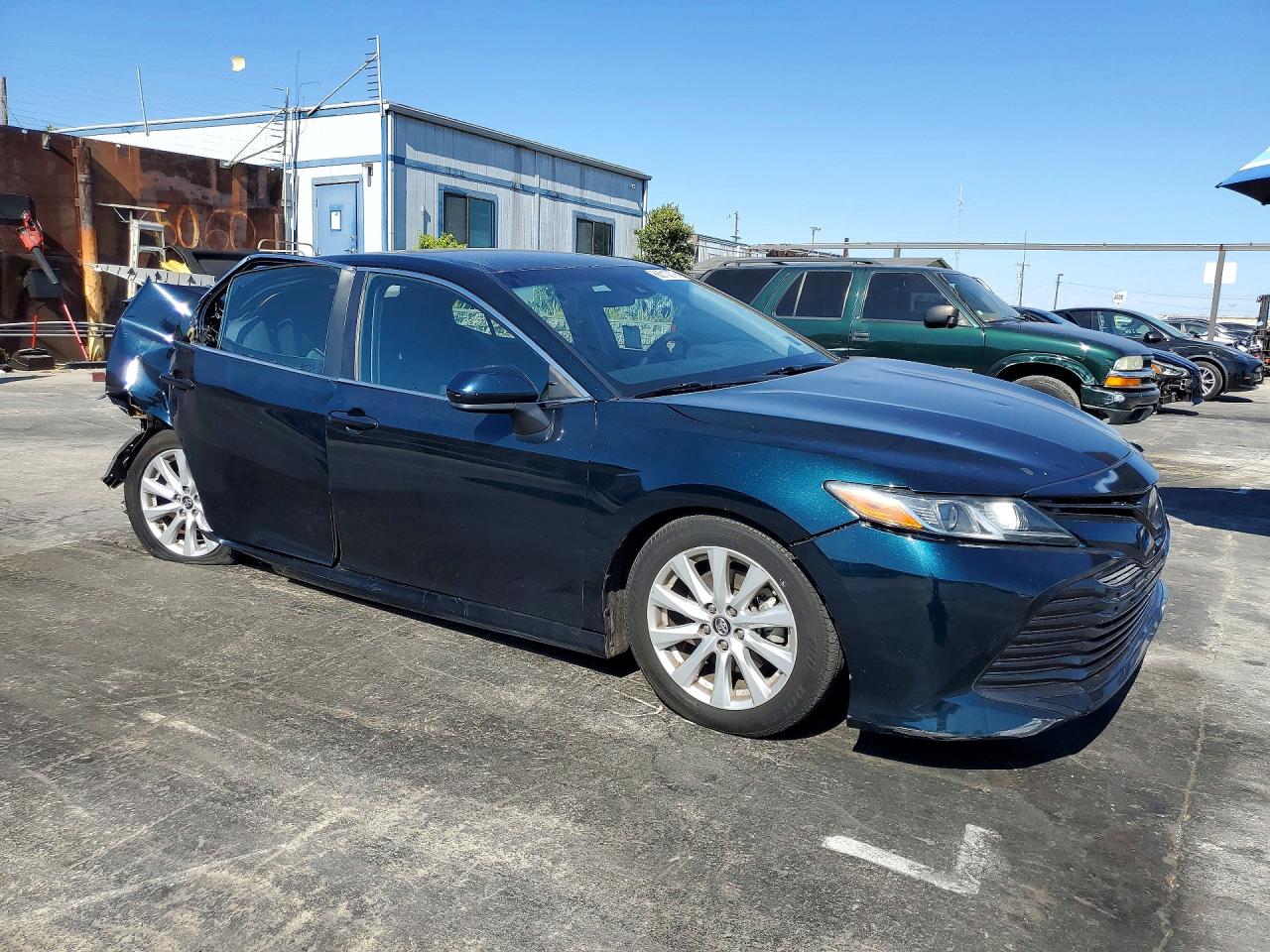 2019 TOYOTA CAMRY LE — снимка 4