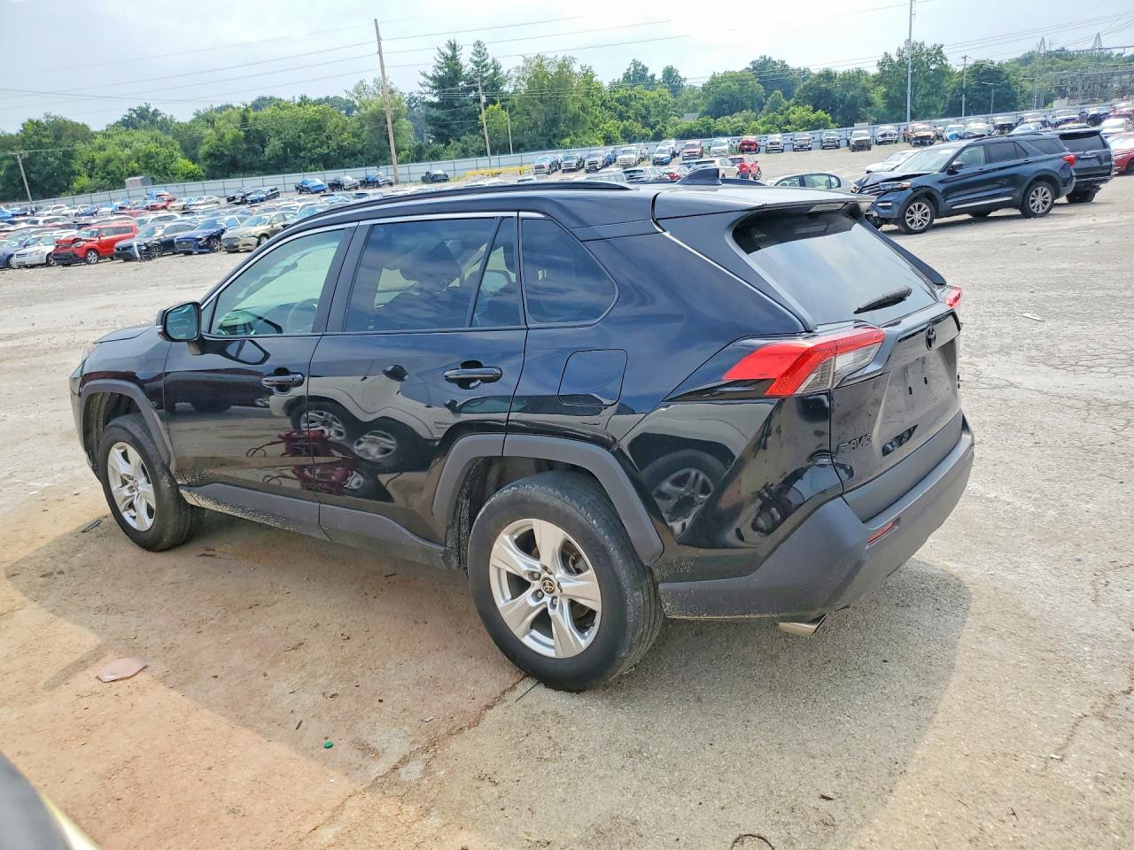 2021 TOYOTA RAV4 XLE — снимка 2
