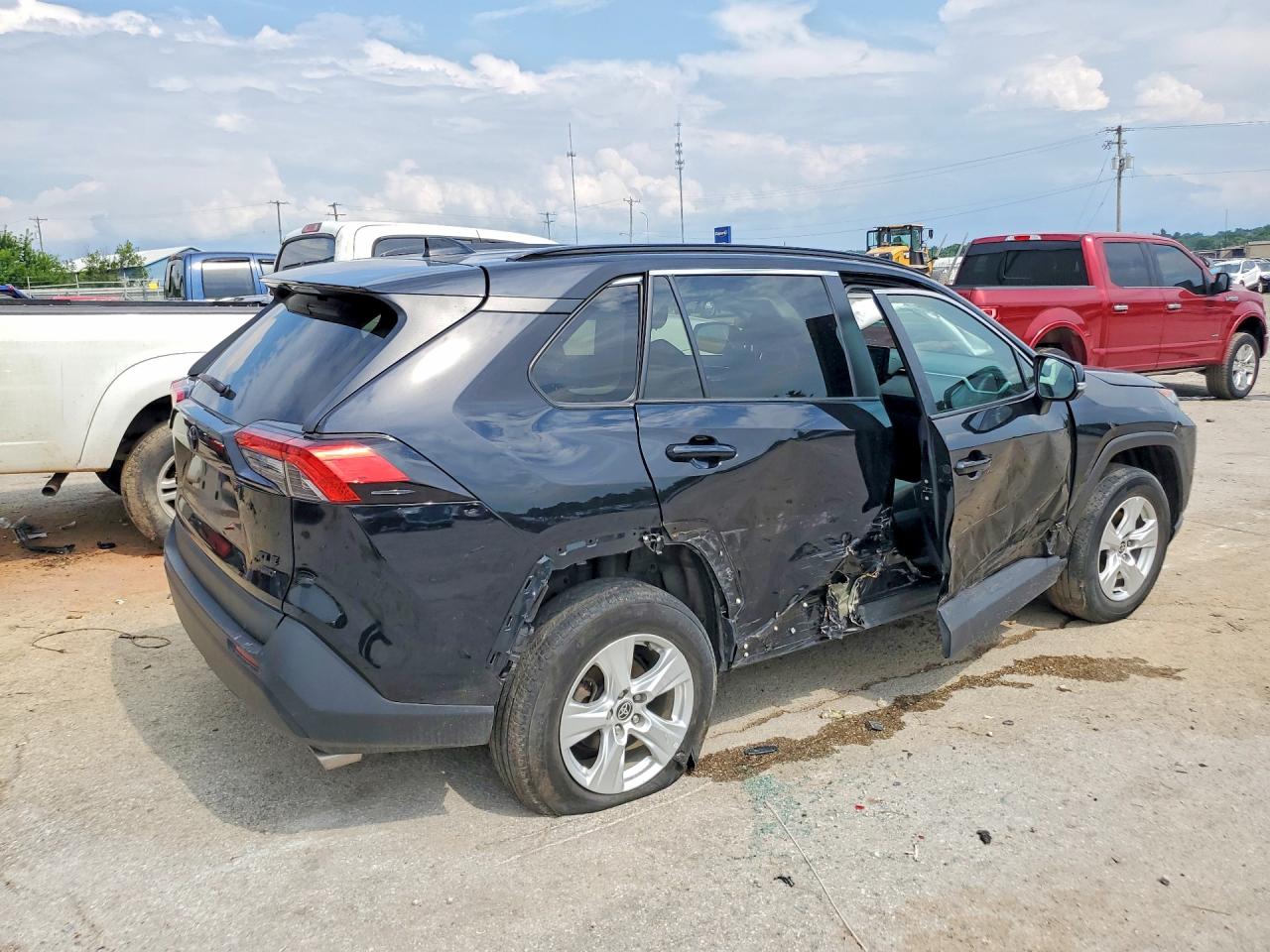 2021 TOYOTA RAV4 XLE — снимка 3