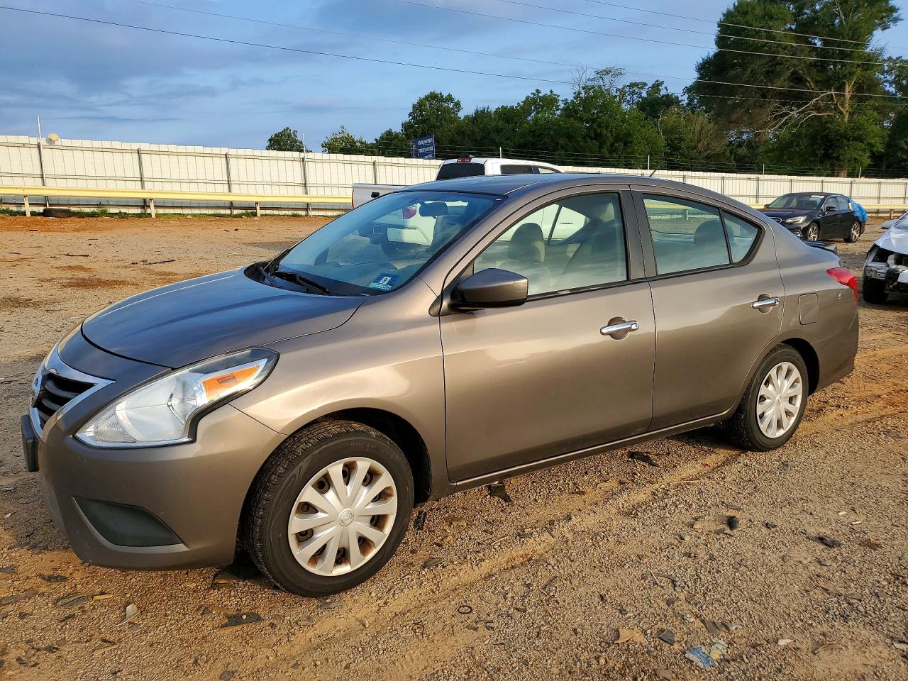 2015 NISSAN VERSA 1.6 SV