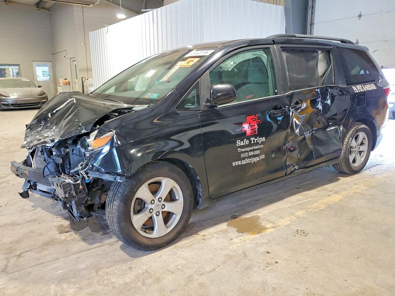 2015 TOYOTA SIENNA LE