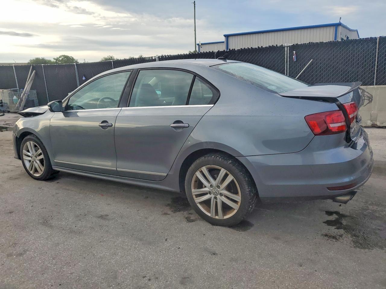 2017 VOLKSWAGEN JETTA SEL — снимка 2